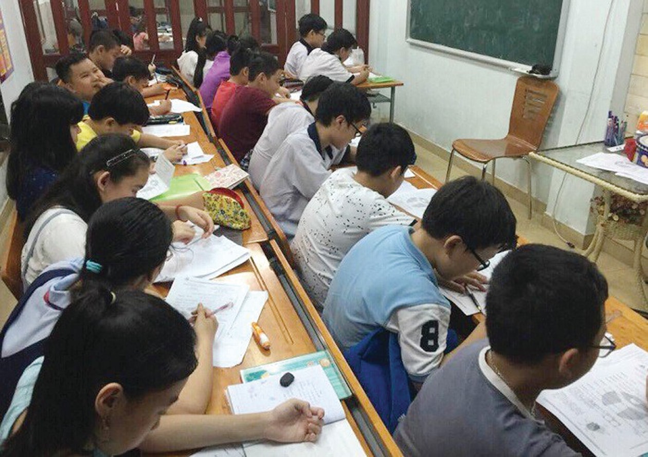  Phong trào dạy thêm, học thêm ở Việt Nam cũng đang rất phổ biến. Ảnh: P.L