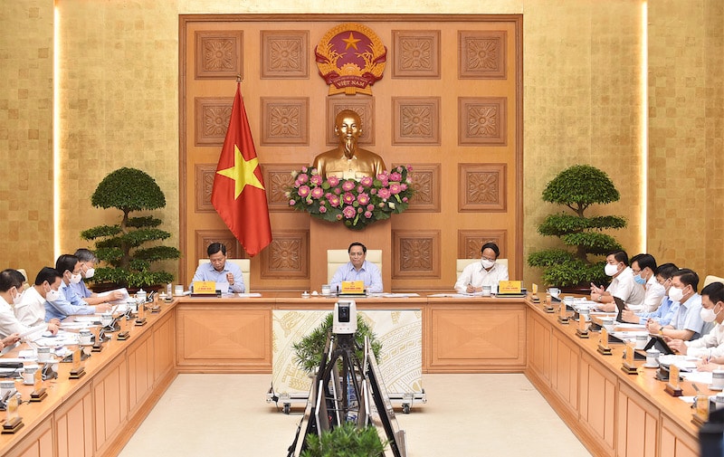 Thủ tướng khẳng định Chính phủ đang làm và sẽ làm hết sức có thể trong điều kiện có thể trên tinh thần tính toán tổng thể, toàn diện, hài hòa, hợp lý, hiệu quả, phù hợp với hoàn cảnh, không để mất cân đối vĩ mô, khủng hoảng kinh tế. 