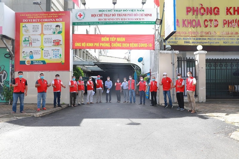Chuyến xe nghĩa tình của Hội Chữ thập đỏ TP HCM quy tụ cả doanh nhân, trí thức, giáo viên... tình nguyện
