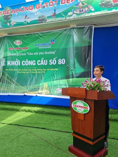 Ông Trần Ngọc Bảo - Thành viên HĐQT công ty Nhựa Tiền Phong cho biết công ty sẽ nỗ lực để cây cầu có thể hoàn thành trước tết