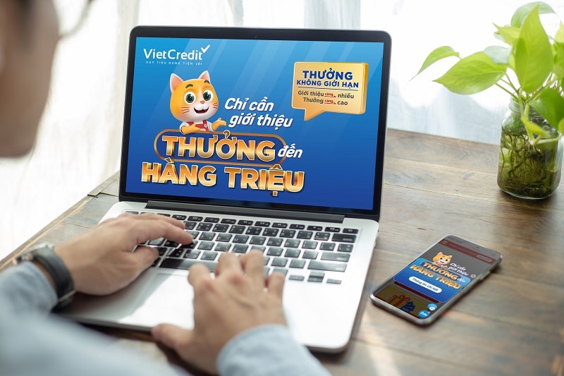 Khách hàng được nhận được tiền thưởng “khủng” từ VietCredit khi tham gia chương trình “Chỉ cần giới thiệu, thưởng đến hàng triệu” (anh