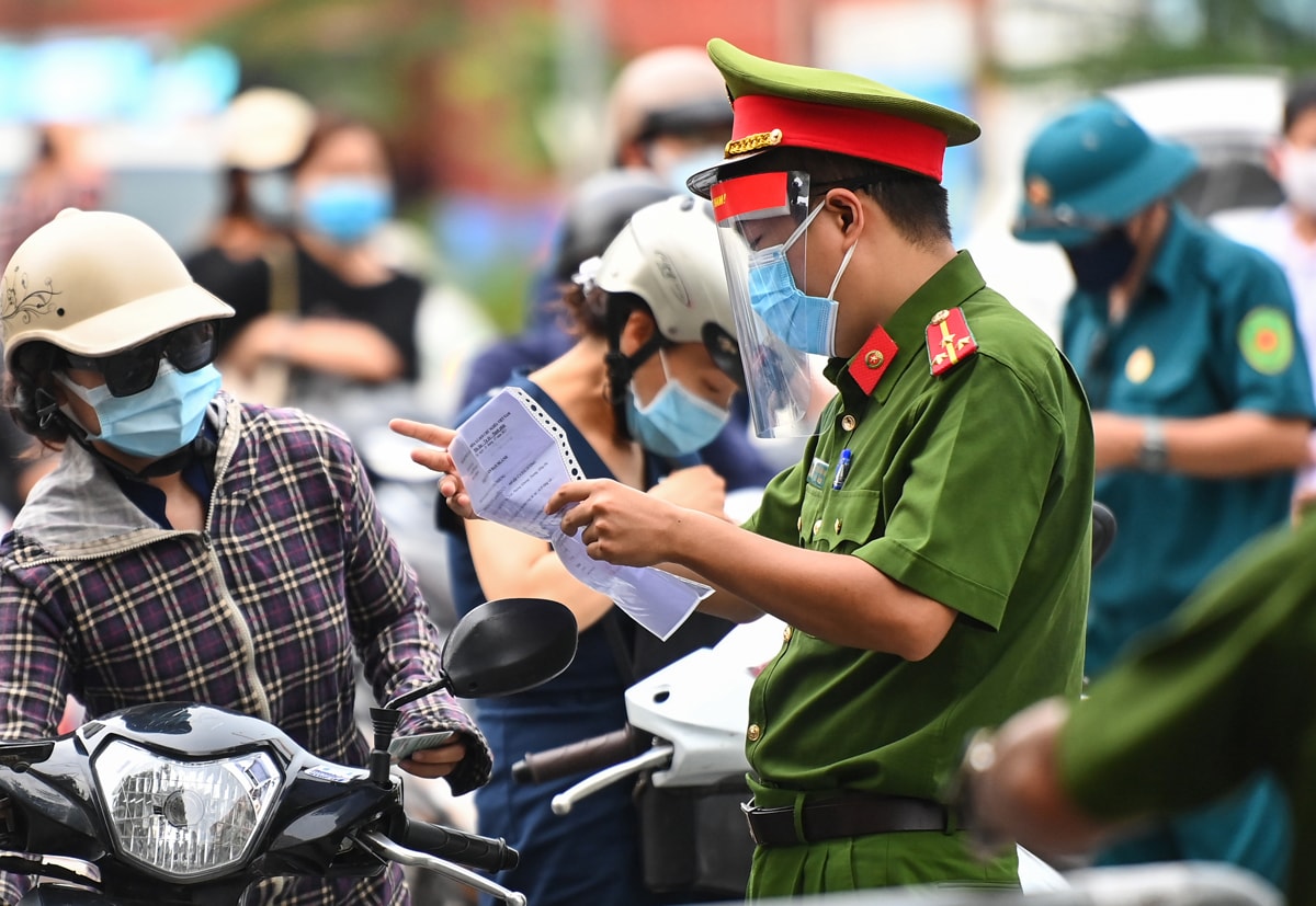 UBND TP Hà Nội cần điều chỉnh triệt để những yêu cầu, quy định rõ ràng, loại bỏ những quy định ‘thừa’ để tạo điều kiện thuận lợi cho doanh nghiệp, các cơ sở sản xuất, kinh doanh phối hợp thực hiện sao cho hiệu quả.