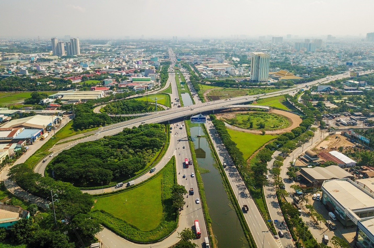 Thị trường BĐS dự báo sẽ phục hồi nhờ các động lực phát triển từ hạ tầng và gói hỗ trợ của chính phủ. Ảnh minh họa