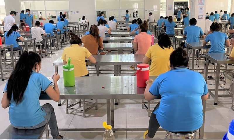  nhiều doanh nghiệp đã kiệt quệ nguồn lực khi dịch kéo dài 2 năm qua, nay khi thực hiện sản xuất “ba tại chỗ” thì doanh nghiệp phải bố trí chỗ ăn ngủ, chi phí y tế, hậup/cần tại chỗ … 