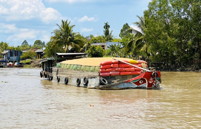 Bộ Công Thương kiến nghị Thủ tướng Chính phủ xem xét, giao Bộ Giao thông vận tải chủ trì, phối hợp với Bộ Y tế và các Bộ ngành, địa phương liên quan sớm xây dựng và báo cáo phương án “luồng xanh” cho vận tải đường thủy.