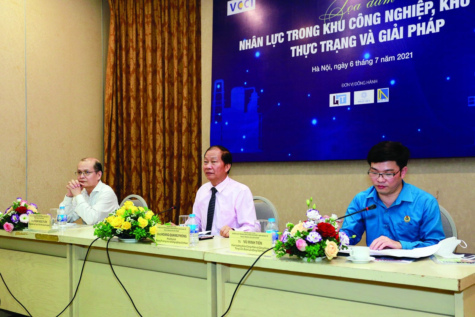 Tọa đàm “Nhân lực trong KCN, KKT: Thực trạng và giải pháp” do Tạp chí Diễn đàn Doanh nghiệp tổ chức. Ảnh: Quốc Tuấn