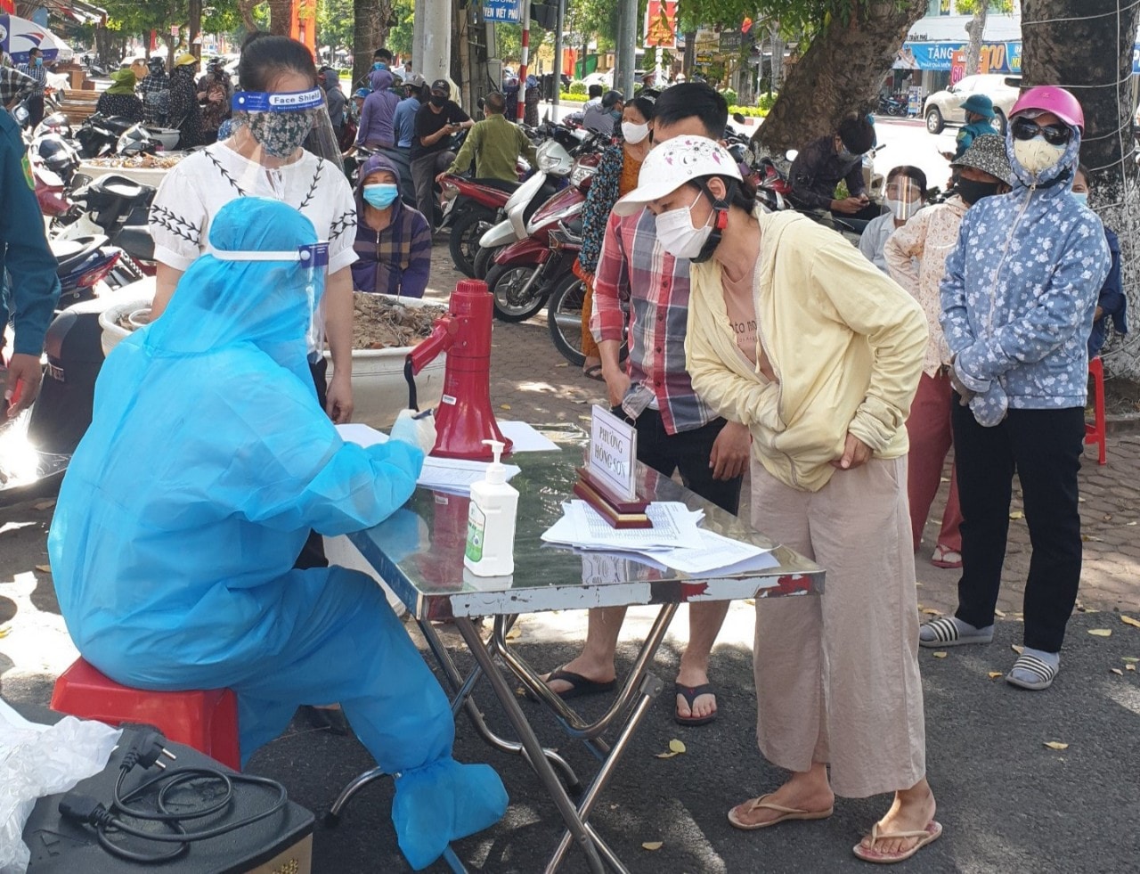 Truy vết nhanh, khoanh vùng chặt sẽ góp phần ngăn chặn kịp thời nguy cơ lây lan dịch COVID-19 trong cộng đồng