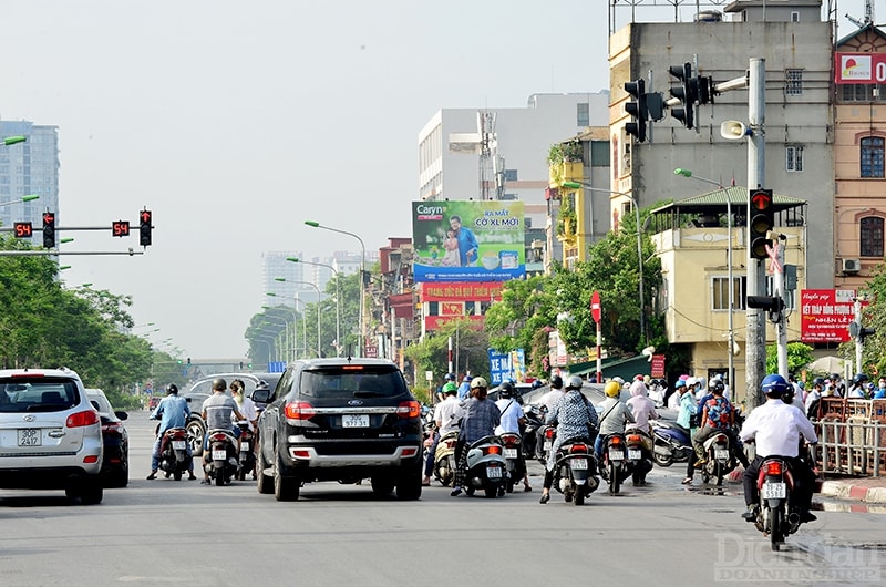 Trước diễn biến phức tạp của dịch, Hà Nội đã triển khai các biện pháp quyết liệt, kịp thời, linh hoạt. Từ 6 giờ ngày 24/7, toàn thành phố bắt đầu thực hiện giãn cách xã hội theo Chỉ thị 16/CT-TTg. Tiếp đó, tại Công điện số 18 của Ủy ban Nhân dân thành phố, Hà Nội tiếp tục thực hiện giãn cách xã hội đến 6 giờ ngày 23/8 trên phạm vi toàn thành phố.