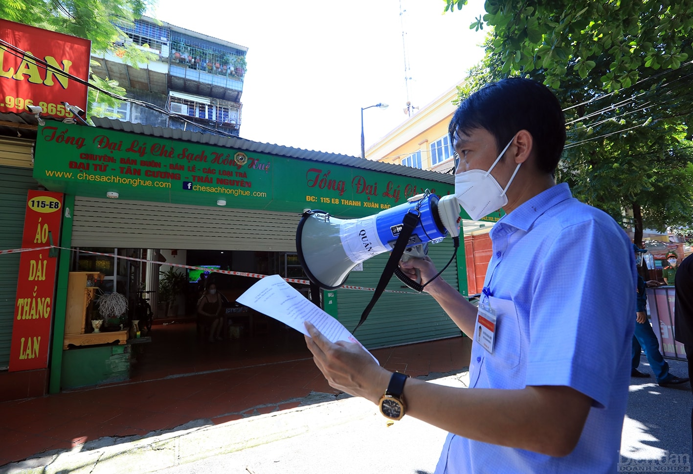 Trước đó, sau khi ghi nhận các ca mắc Covid-19 tại nhà E8 Thanh Xuân Bắc, ngày 4/8, UBND quận Thanh Xuân đã ban hành quyết định về việc thành lập khu vực cách ly y tế nhà E8 Thanh Xuân Bắc để phòng, chống dịch Covid-19. Thời gian cách ly y tế 14 ngày.