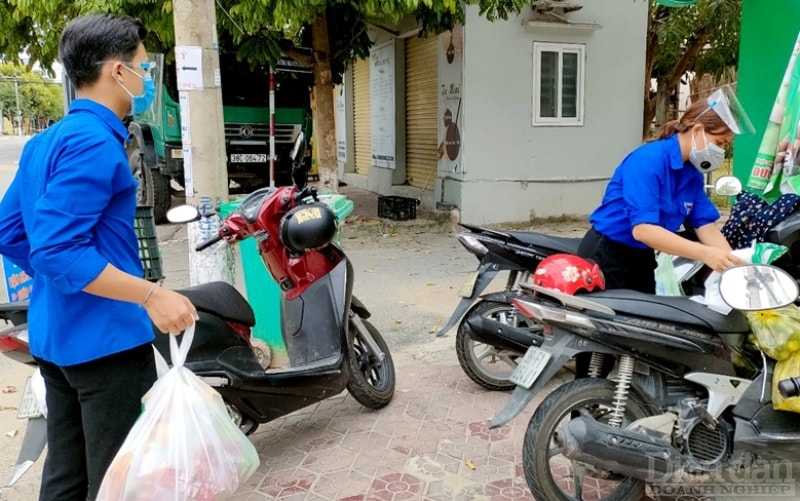 Những tình nguyện viên này chủ yếu là thành viên hội phụ nữ, nông dân và đoàn thanh niên.