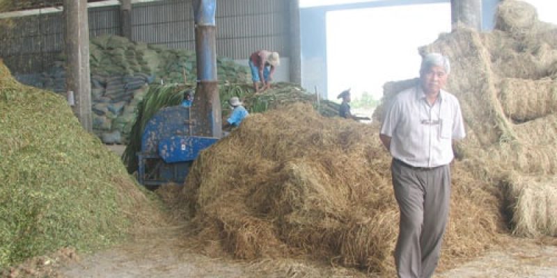 Ông Huy tại cơ sở sản xuất – Ảnh: Lệ Văn