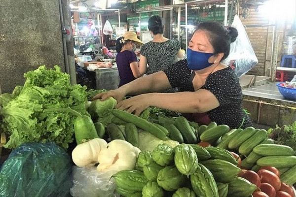 chợ dân sinh ở các thành phố, thị trấn, thị xã và các chợ nông thôn hiện đang đảm nhiệm phục vụ đến 85% hàng hóa thiết yếu cho tiêu dùng xã hội. 