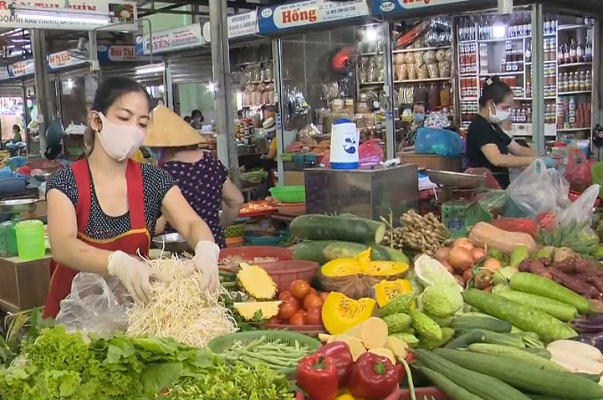 Chợ đóng cửa dẫn đến các tiểu thương buôn bán gặp nhiều khó khăn.