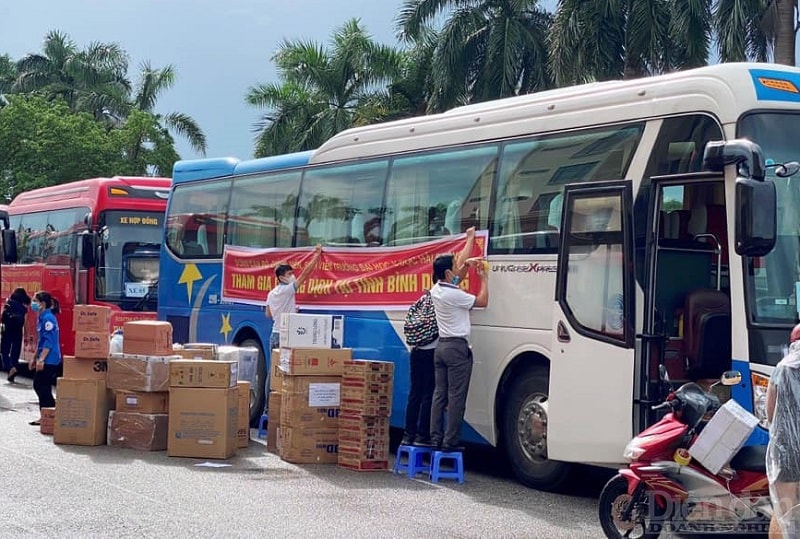 Công tác chuẩn bị trước khi lên đường vào Bình Dương của thầy và trò trường Đại học Y dược Hải Phòng