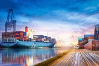 Tác động kinh tế của làn sóng COVID thứ 4: (Kỳ 3) Cán cân thương mại chuyển sang thâm hụt