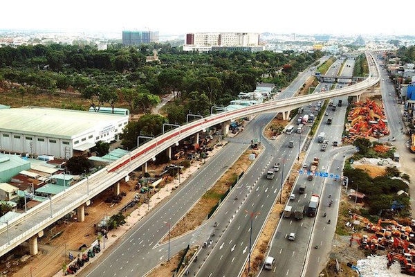 Tiếp tục đẩy nhanh tiến độ triển khai dự án đầu tư công cũng có thể góp phần tăng chi tiêu công.