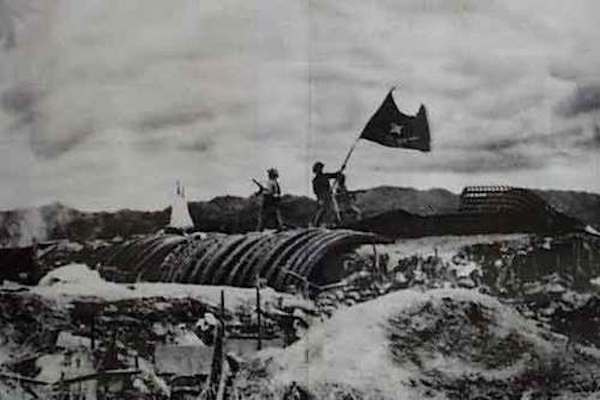 Trong 15 năm lãnh đạo cách mạng Việt Nam (1930-1945), Đảng ta đã lãnh đạo toàn dân vùng lên đập tan xiềng xích của chế độ thực dân phong kiến,p/mở ra một kỷ nguyên mới cho lịch sử dân tộc.