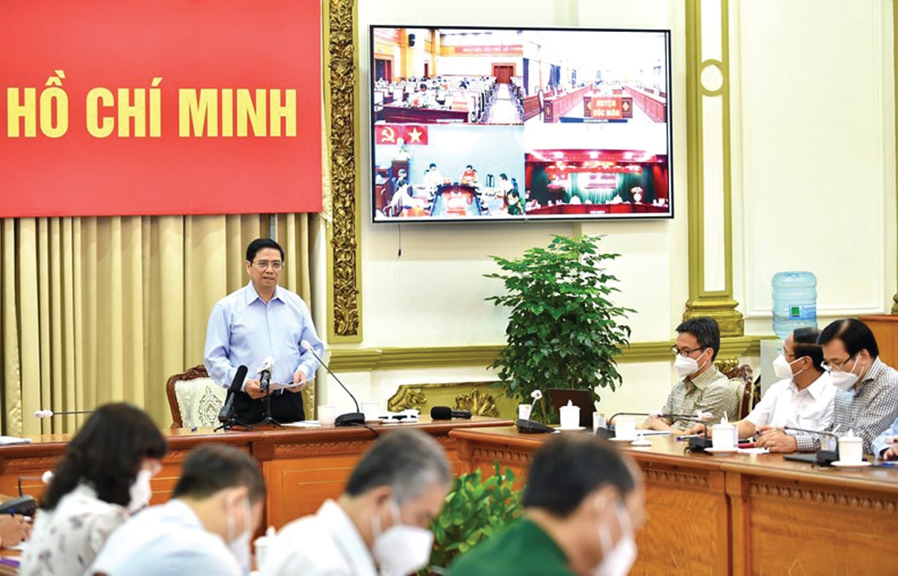  Thủ tướng Phạm Minh Chính xác định “cuộc chiến này còn lâu dài, phải sống chung với dịch bệnh, không thể khống chế tuyệt đối, phải thích ứng và có cách làm phù hợp”.