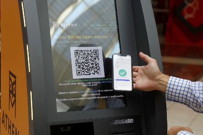 đã lắp đặt 200 máy ATM Bitcoin trên khắp đất nước, giúp người dân đổi tiền số này rút lấy USD