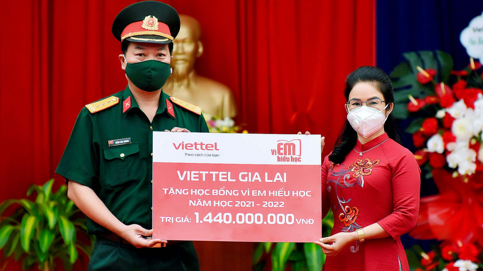 Viettel Gia Lai trao tặng học bổng Vì em hiếu học năm học 2021-2022