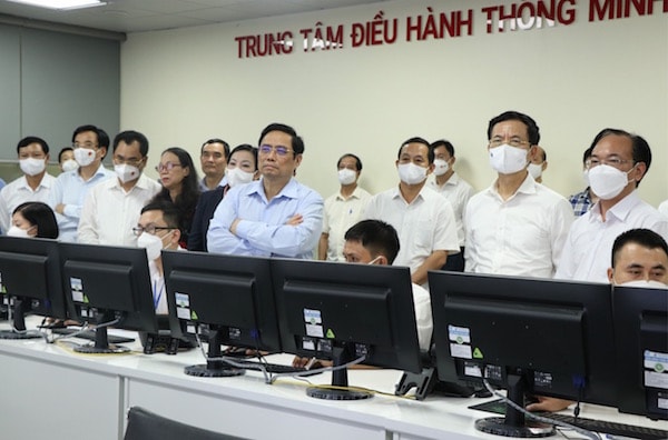 Thủ tướng Chính phủ Phạm Minh Chính và thành viên trong đoàn công tác của Trung ương đã thăm Trung tâm Điều hành thông minh tỉnh Thái Nguyên được đặt tại Trụ sở Đoàn đại biểu Quốc hội, HĐND,UBND tỉnh Thái Nguyên