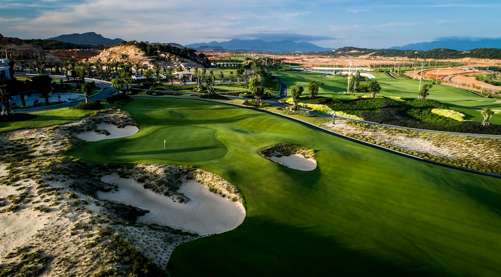 Phân khu sân golf 27 lỗ có diện tích khoảng 90ha