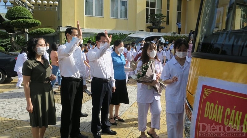 Lãnh đạo UBNTP Hải Phòng động viên tinh thần Đoàn trước lúc lên đường