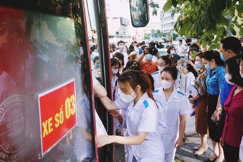 Đoàn xuất phát từ Quảng Ninh đi TP Hà Nội