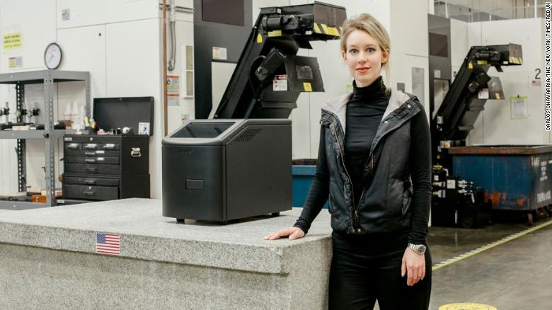 Máy xét nghiệm máu Theranos tại cơ sở của công ty ở Newark, California.