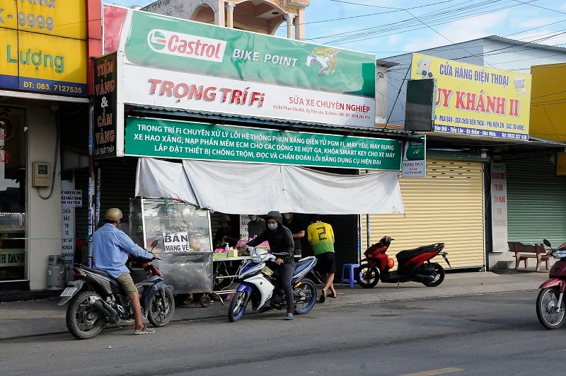 TP.HCM cho phép mở cửa các dịch vụ ăn uống bằng hình thức bán mang về - Ảnh: Đình Đại.