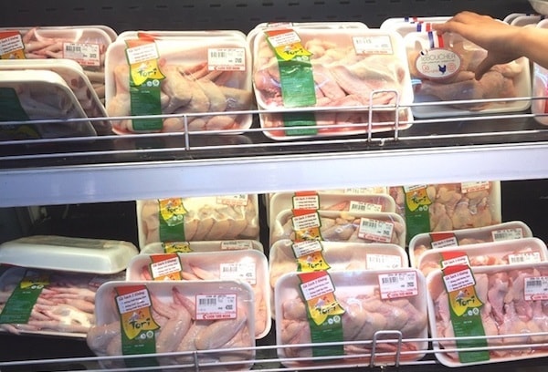 Giải quyết tồn kho gà lông trắng bằng các phương pháp cấp đông và đóng hộp sẽ đem lại hiệu quả thiết thực.