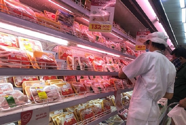 gà lông trắng đã giết mổ đang bán ở chợ và siêu thị từ 70.000-85.000đ/kg. 