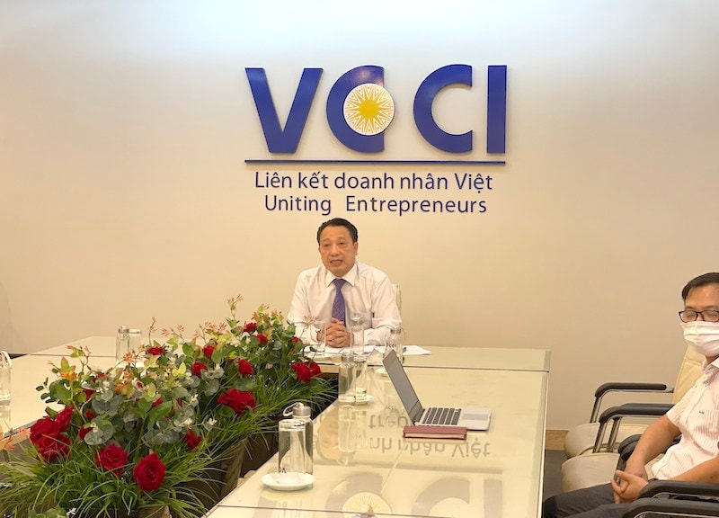 ông Nguyễn Quang Vinh, Tổng thư ký Phòng Thương mại và Công nghiệp Việt Nam (VCCI) đánh giá cao sáng kiến của Tỉnh trong việc tổ chức sự kiện gặp gỡ doanh nghiệp trực tuyến