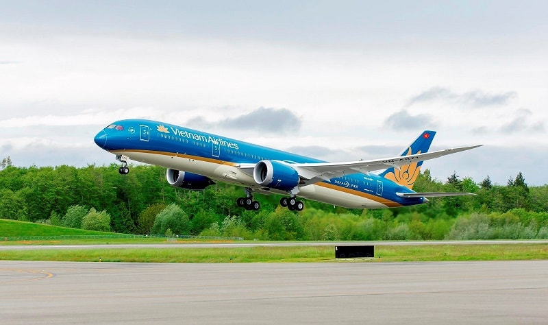 Cổ phiếu HVN của Vietnam Airlines được kỳ vọng sẽ sớm cất cánh khi Việt Nam mở cửa nền kinh tế cùng với việc các chuyến bay nội địa sẽ được nối lại.