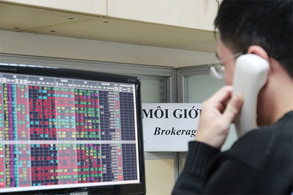 VN-Index đã điều chỉnh giảm 2 phiên liên tiếp, áp lực bán mạnh đều xuất hiện vào phiên chiều.