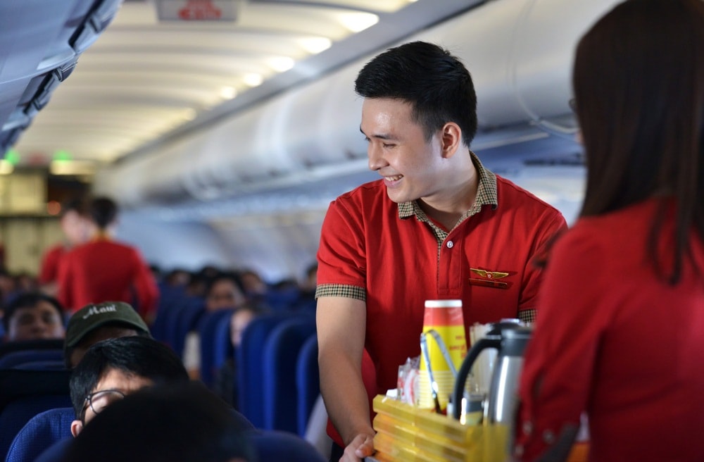 Vietjet gần như cắt bỏ toàn bộ các dịch vụ gia tăng trên mỗi chuyến bay của mình.