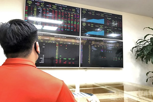 Trong giai đoạn hiện nay, nhà đầu tư cần phòng thủ, hạn chế giao dịch (Ảnh: Nguyễn Long)