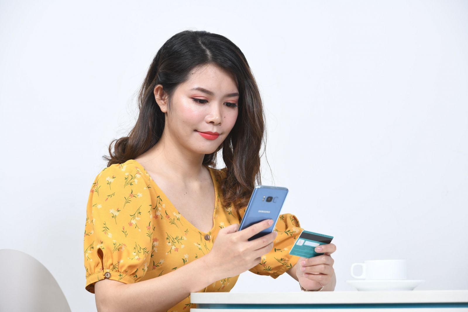 Thủ tục đều được thực hiện ngay trên App điện thoại một cách dễ dàng và nhanh chóng