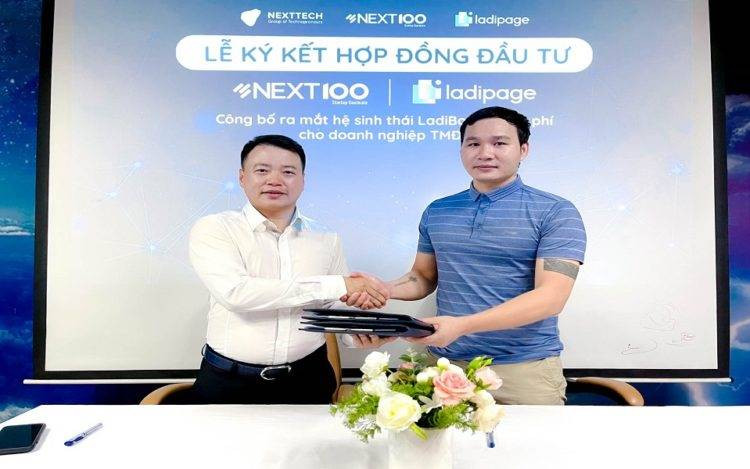 Ông Nguyễn Hòa Bình, Chủ tịch Tập đoàn NextTech và ông Bình Nguyễn - Founder LadiPage trong lễ ký kết hợp đồng đầu tư