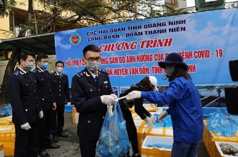 Hải quan Quảng Ninh hỗ trợ tiêu thụ nông sản cho huyện Vân Đồn (ảnh báo Hải quan)