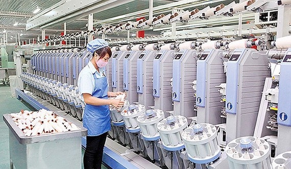 Nhiều doanh nghiệp đồng loạt phản ánh các chi phí cho người lao động như tiền công, tiền bảo hiểm xã hội và kinh phí Công đoàn đang trở thành gánh nặng (ảnh: Internet)