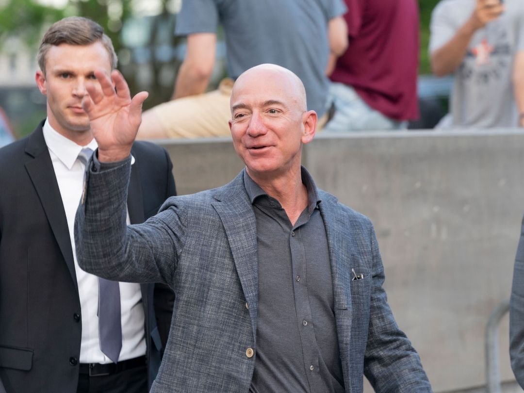 Đối với nhà sáng lập Jeff Bezos, “tuyển dụng là điều bí mật để liên tục phát triển Amazon”