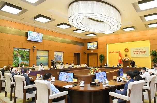  Tọa đàm tham vấn chuyên gia về kinh tế, xã hội.