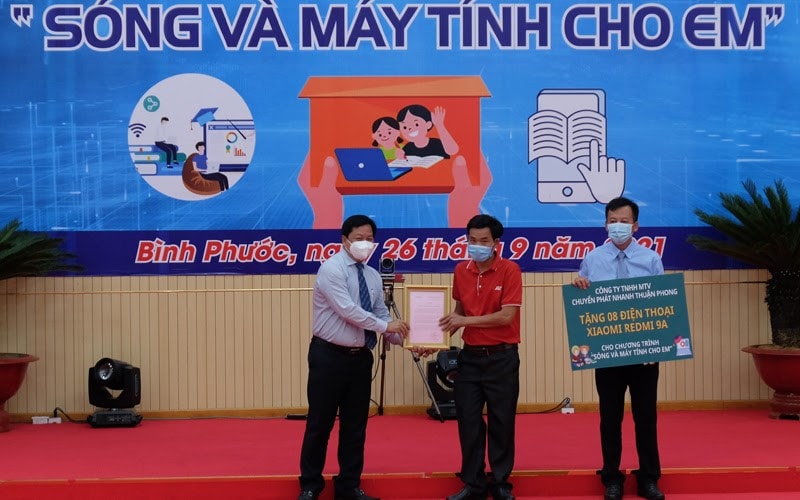 J&T Express chi nhánh Bình Phước chung tay ủng hộ. Nguồn: Báo Nhân dân