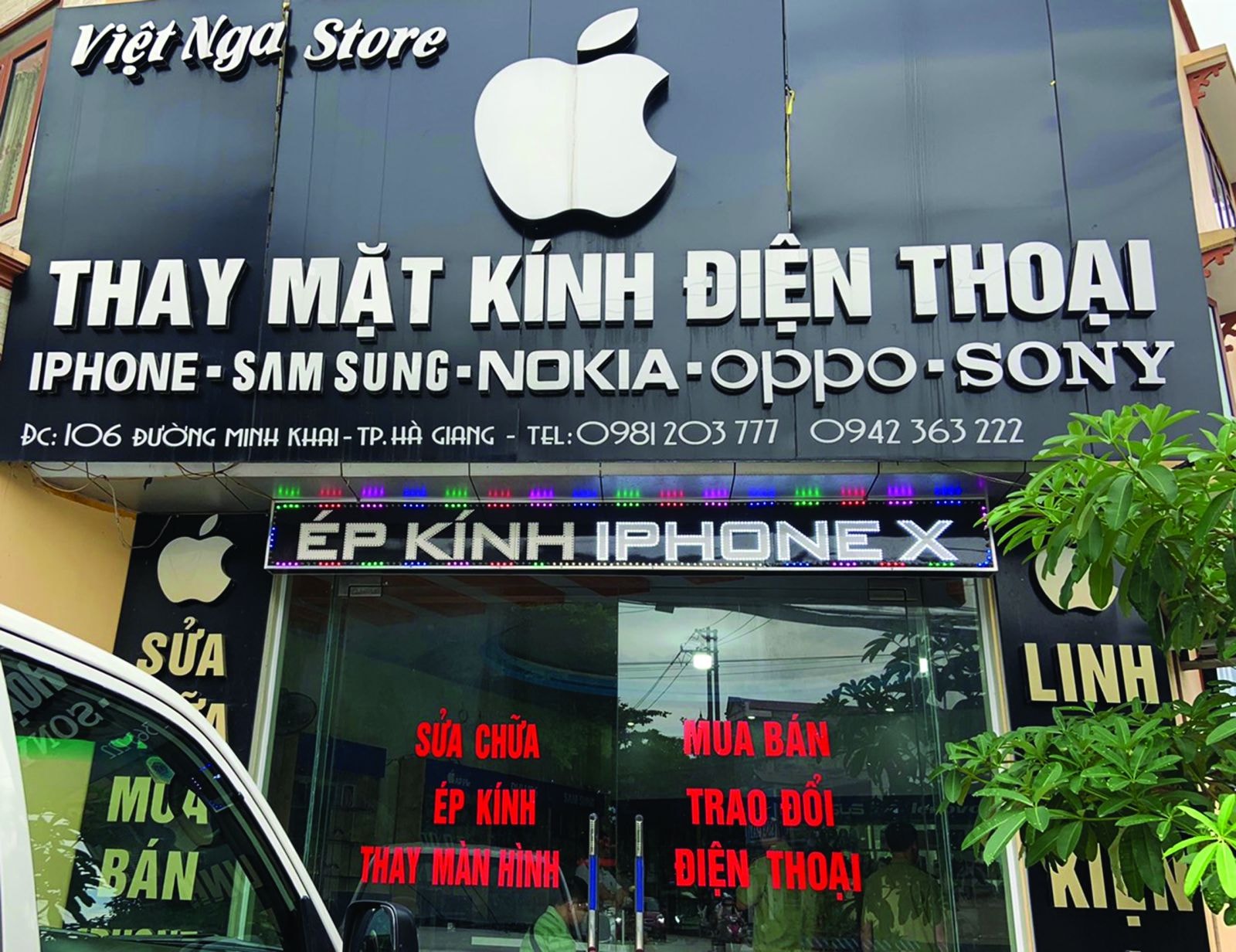 Khi mà các cửa hàng điện thoại vẫn gắn “miễn phí” logo “táo cắn dở”, thì Apple chẳng cần quảng cáo Iphone tại Việt Nam.