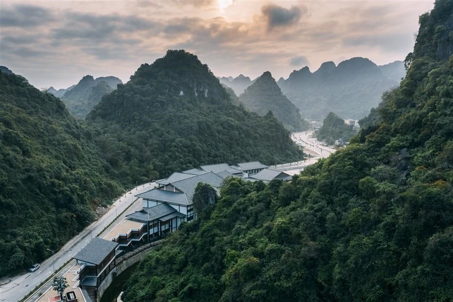 Tại khu nghỉ dưỡng suối khoáng nóng chuẩn Nhật Yoko Onsen Quang Hanh, ngoài việc chỉnh trang, phủ xanh và làm đẹp cảnh quan, nhiều hoạt động nâng cao trải nghiệm khách hàng như ẩm thực với thực đơn bánh và trà Nhật đặc biệt, yoga, thiền… được bổ sung, để đem tới cho du khách hành trình tái tạo năng lượng, thanh lọc cơ thể trọn vẹn, nâng cao sức khỏe cả về thể chất lẫn tinh thần. 