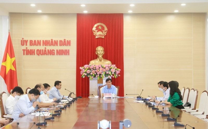 Nguyễn Tường Văn - Chủ tịch UBND tỉnh Quảng Ninh làm việc với các chủ đàu tư vào KKT ven biển Quảng Yên