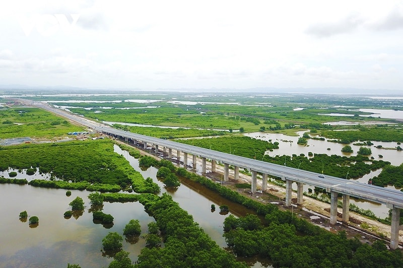 việc phát triển 2 KCN này sẽ theo hướng thân thiện với môi trường, kỹ thuật số, sức khỏe và dịch vụ, thu hút đầu tư các nhóm ngành công nghệ cao, thân thiện với môi trường