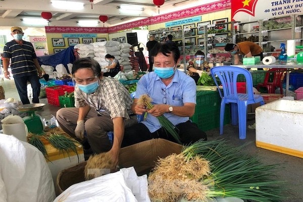 Hoạt động kinh doanh, thương mại - dịch vụ: cung cấp lương thực, thực phẩm; trung tâm thương mại, siêu thị, siêu thị mini, cửa hàng tiện lợi, cửa hàng tạp hóa, chợ đầu mối, chợ truyền thống; 