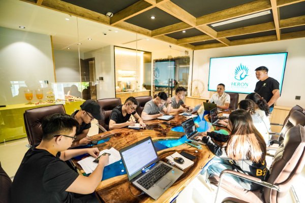 Một buổi họp triển khai dự án của LaunchZone